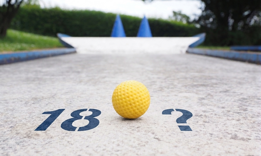 Hat Minigolf immer 18 Löcher?