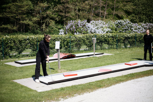 Miniaturgolf erklärt: Das klassische System mit Eternit-Bahnen