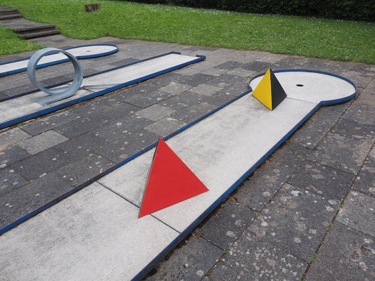 Welche Varianten von Minigolf gibt es?